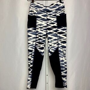 athletic collection Womenʻs Black/White/Grey Geometric Design Leggings Small